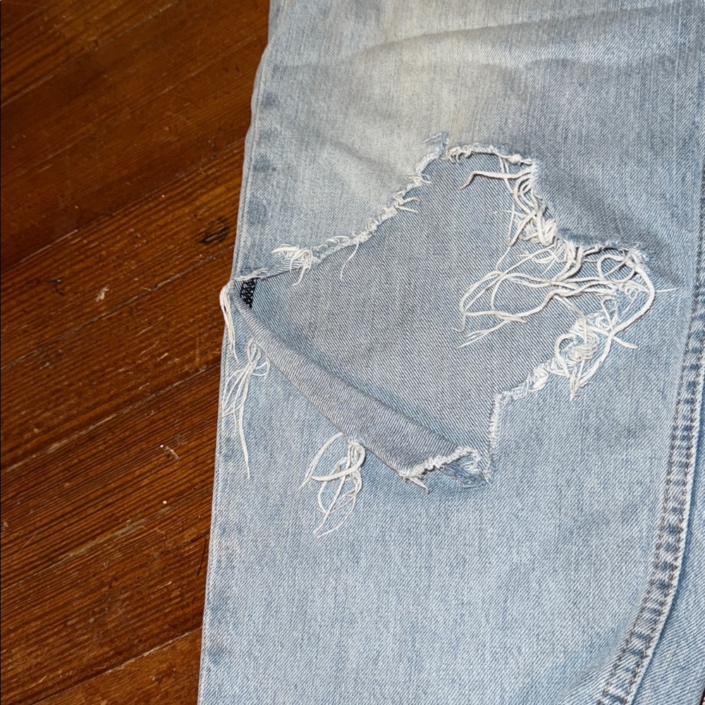 Ariat Women’s Tomboy Straight leg jean super distressed Size 29R (waist) - Picture 8 of 9